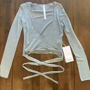 Lululemon Taryn Toomey sweater wrap top size 4 NWT